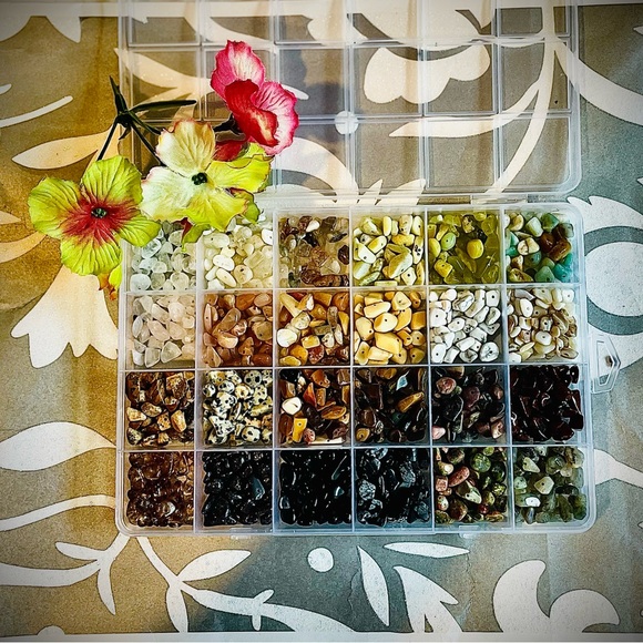 Hawaii Other - Box of authentic STONES for jewelry making